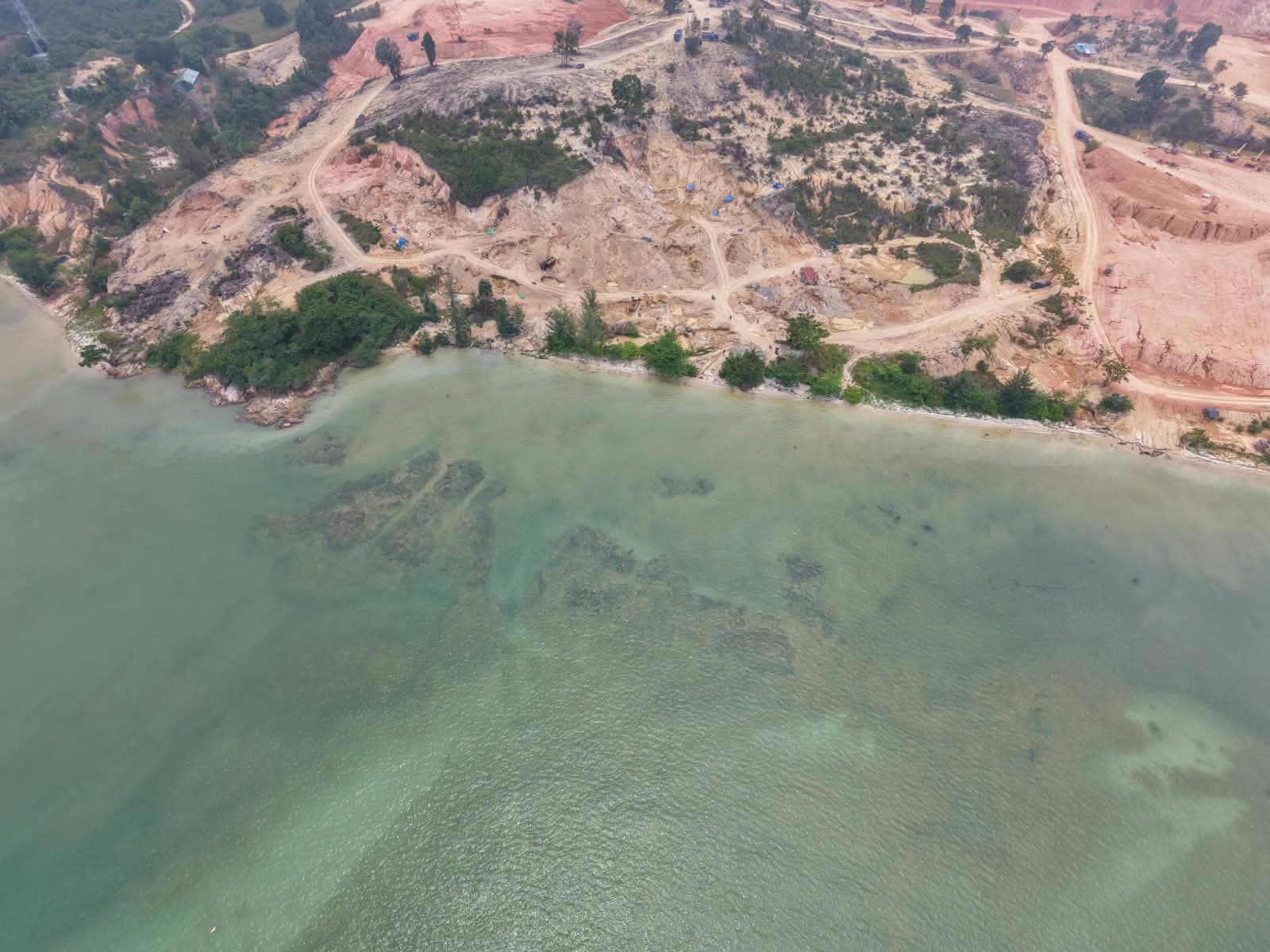 Area pesisir dan lahan pengembangan dilihat dari arah laut